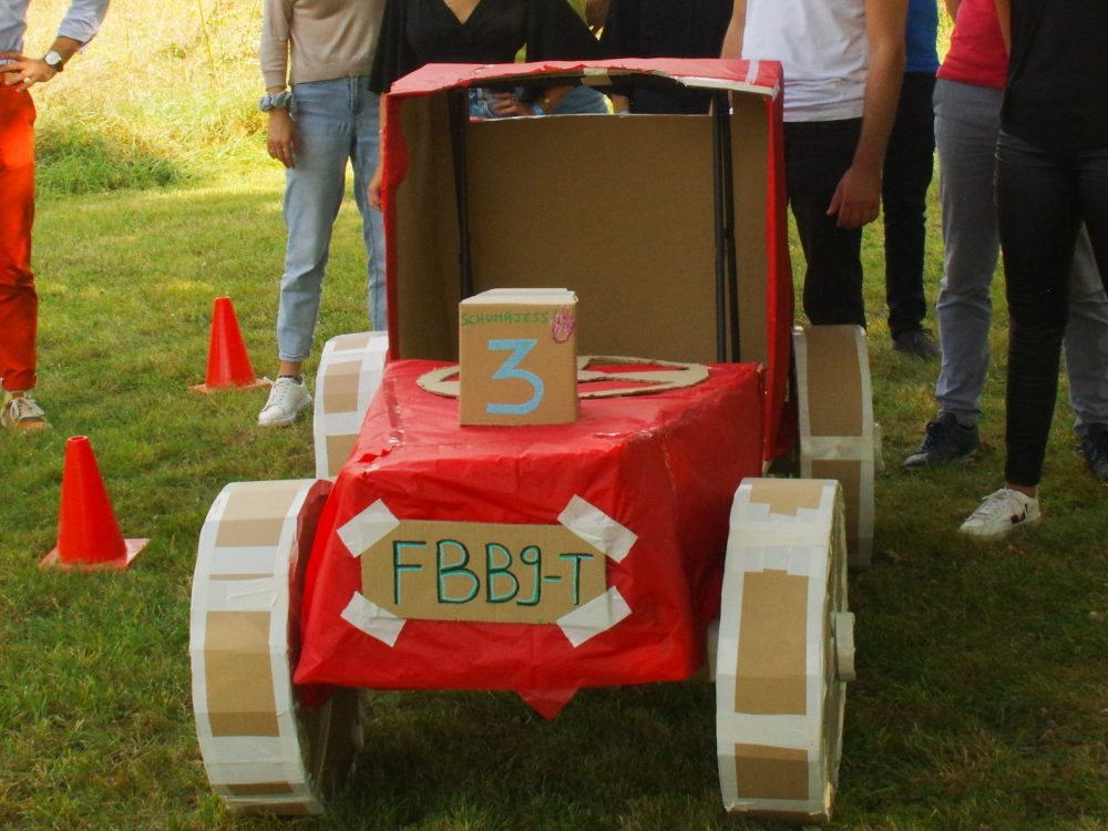 construction de voitures en carton